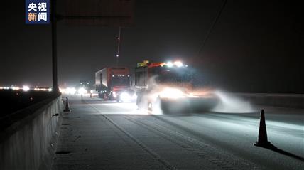 降水、冰雹等强对流天气来袭 湖南各地加紧扫冰除雪