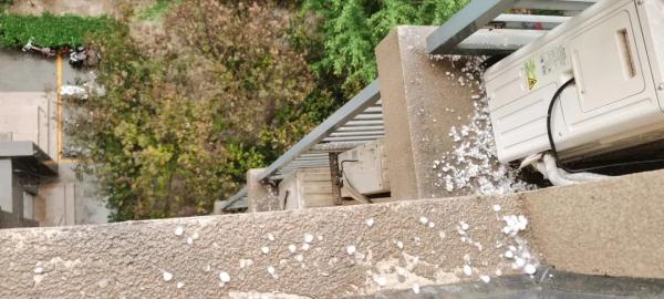 雷雨+冰雹,北京双预警中!下班回家注意安全