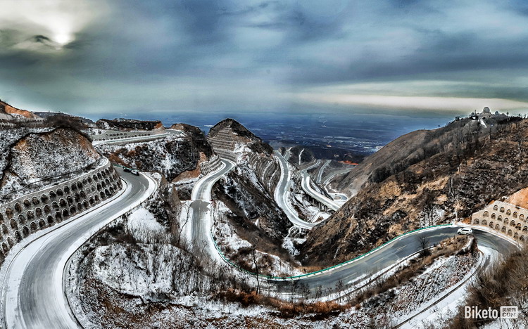 古城西安周边骑行路线:骊山盘山路雪景