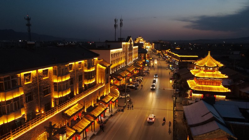 图为浑源古城夜景。