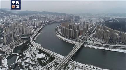 降水、冰雹等强对流天气来袭 湖南各地加紧扫冰除雪