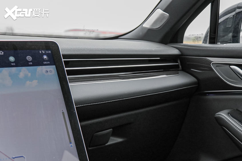 试驾赛力斯SF5|大灯造型很亮眼