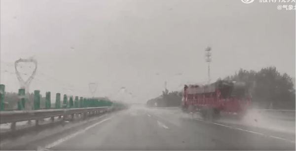 雷雨+冰雹,北京双预警中!下班回家注意安全