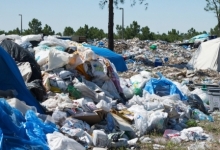 洛阳一饮用水源地水库漂浮大量垃圾 当地回应:正在处理