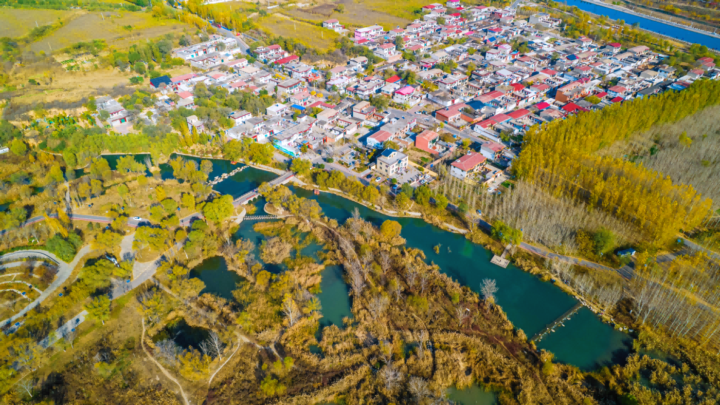 深秋复兴区沁河郊野公园郭河段(航拍图片)。王洪超摄