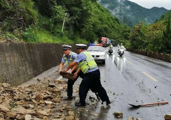 雨雨雨雨雨还在持续，宝鸡局部地区还有大雨或暴雨，出行请注意安全！