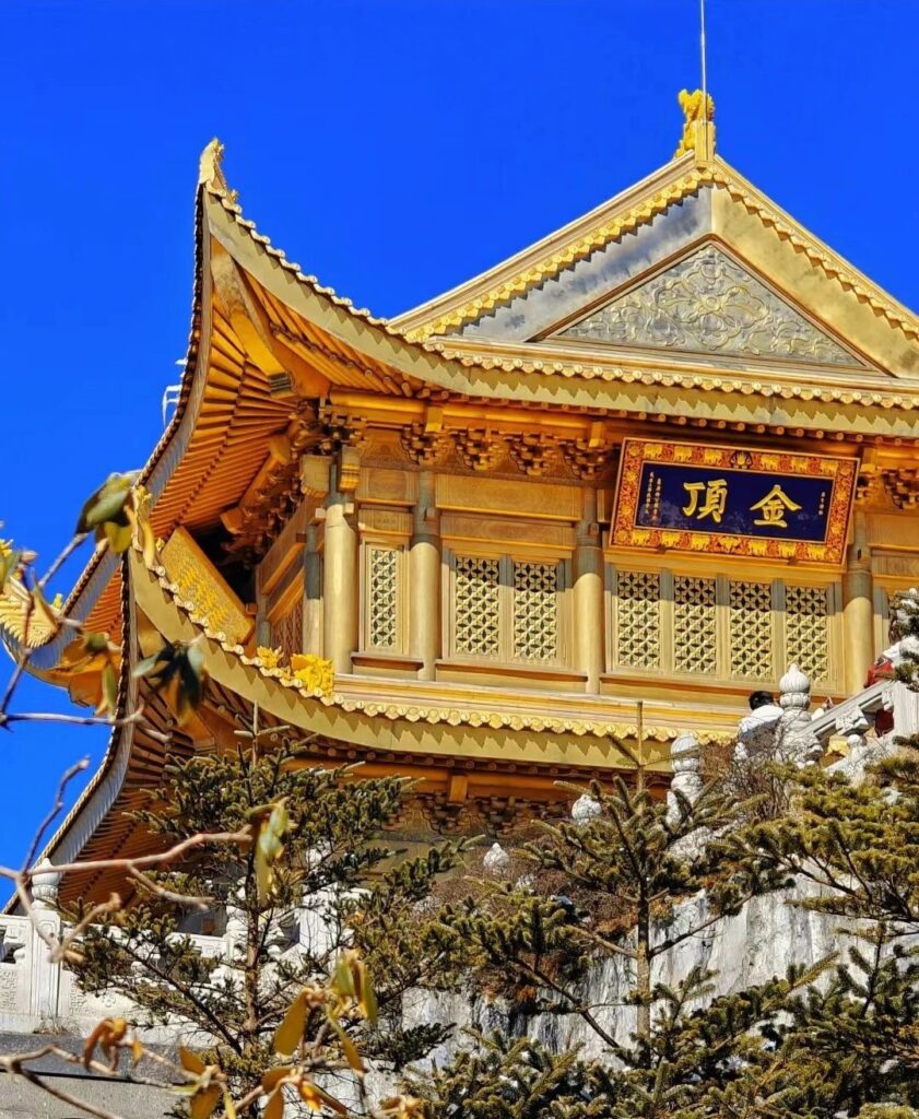 峨眉山金頂